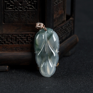 糯冰种飘花翡翠金枝玉叶吊坠