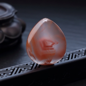 冻料南红随形吊坠