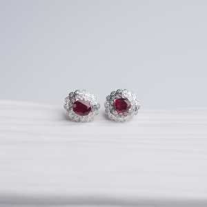 18K金镶钻鸽血红红宝石耳钉