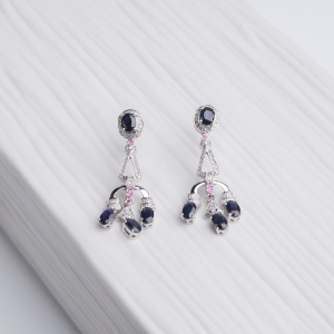 18K金镶钻深蓝色蓝宝石耳坠