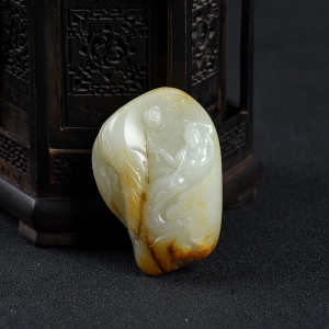 籽料俏色和田玉观音吊坠