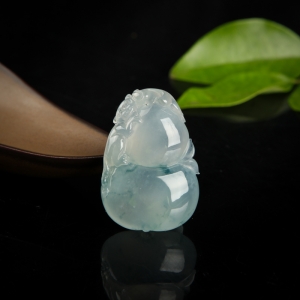 糯冰种飘花翡翠葫芦吊坠