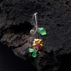 18K金镶钻冰种翠色翡翠花吊坠