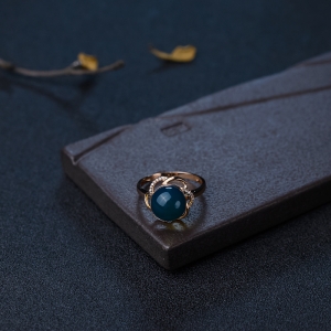 18K金镶钻净水多米蓝珀戒指