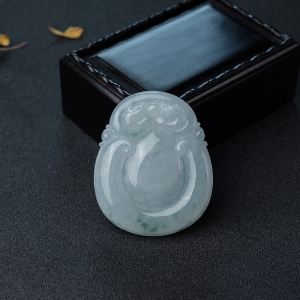 糯种飘花翡翠福贝吊坠
