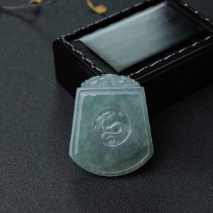 糯冰种浅绿翡翠仿古龙吊坠