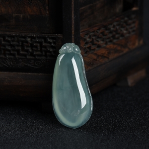 糯冰种灰绿翡翠福瓜吊坠