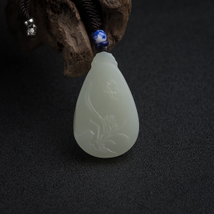 籽料和田青白玉蝶恋花吊坠