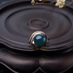 18K金镶钻天空蓝多米蓝珀戒指