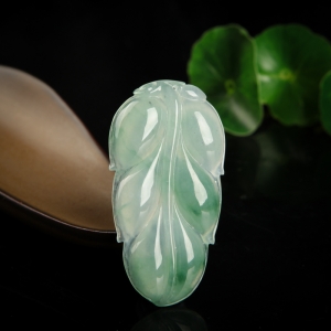 糯种飘花翡翠金枝玉叶吊坠