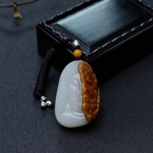 山料俏色和田玉一念之间吊坠