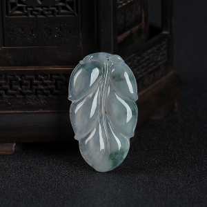 糯冰种飘花翡翠金枝玉叶吊坠