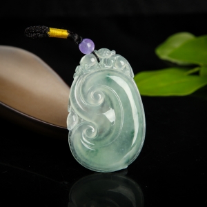 糯冰种飘花翡翠如意吊坠