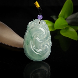 糯冰种飘花翡翠如意吊坠