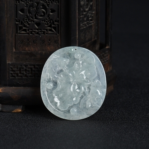 糯冰种浅绿翡翠和和美美吊坠