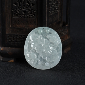 糯冰种浅绿翡翠和和美美吊坠