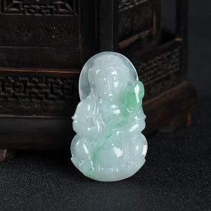 糯种飘翠翡翠观音吊坠