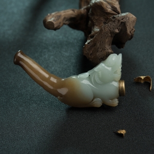 山料俏色和田玉貔貅烟嘴