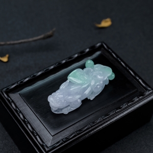 糯种飘翠翡翠貔貅吊坠