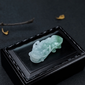 糯种飘翠翡翠貔貅吊坠