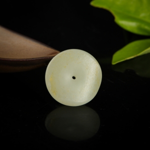 籽料和田青白玉平安扣吊坠