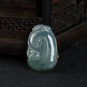 糯冰种飘花翡翠如意吊坠