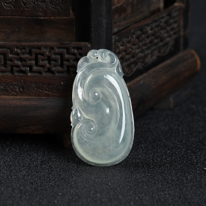 糯冰种翡翠如意吊坠