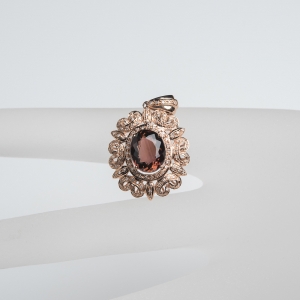 18K金镶钻红色碧玺吊坠