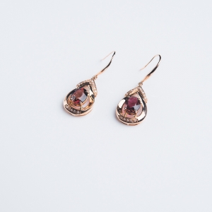 18K金镶钻红色碧玺耳坠