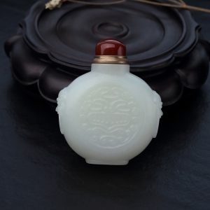 山料和田白玉兽面鼻烟壶