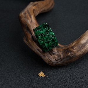 干青种翡翠回纹扳指
