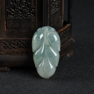 糯冰种飘花翡翠金枝玉叶吊坠