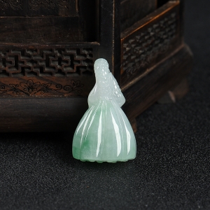 糯种飘翠翡翠莲蓬吊坠