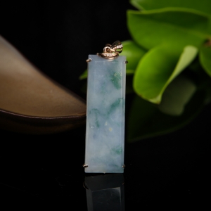 18k糯冰种飘花翡翠无事牌吊坠