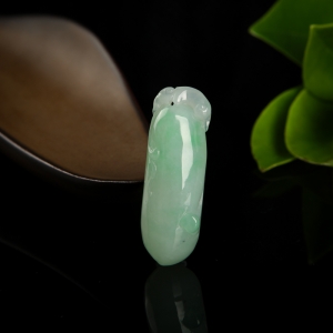 糯种飘翠翡翠福瓜吊坠