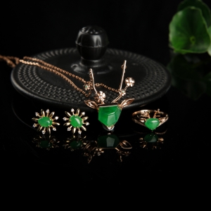 18k糯冰种翠绿翡翠套链