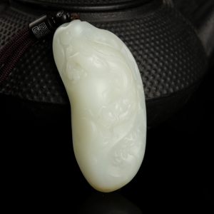 籽料和田白玉辰龙手把件