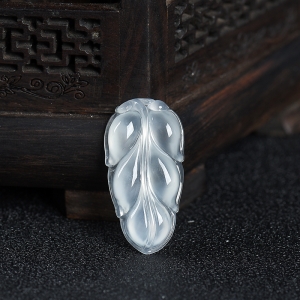 糯冰种白色翡翠金枝玉叶吊坠