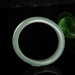 53.5mm糯种灰绿翡翠贵妃镯