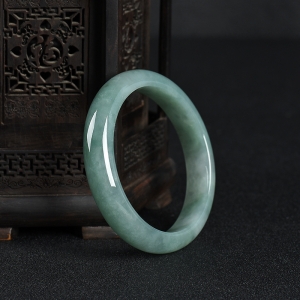 59mm豆种飘花翡翠手镯