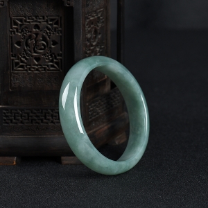 60.5mm豆种灰绿翡翠手镯