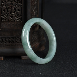 57.5mm豆种灰绿翡翠手镯