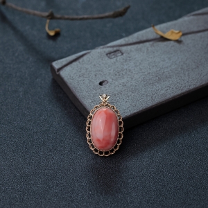 18K金镶钻深水粉色珊瑚吊坠