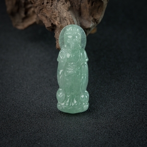 糯种浅绿翡翠观音吊坠
