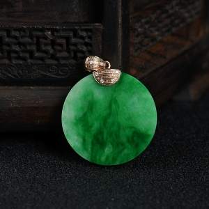 18k糯种飘翠翡翠无事牌吊坠