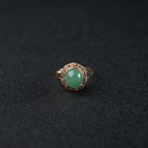 18K金镶钻糯冰种阳绿翡翠戒指