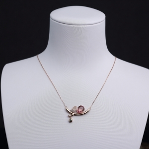 18K金镶钻粉色碧玺锁骨链