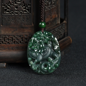 糯种暗绿翡翠辰龙吊坠