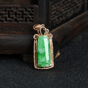 18K糯种飘翠翡翠竹节吊坠