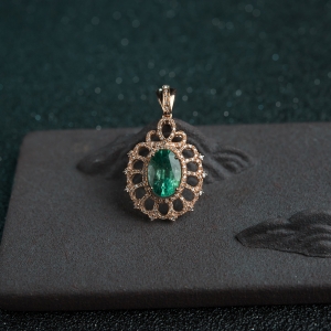 18K金镶钻蓝绿祖母绿吊坠